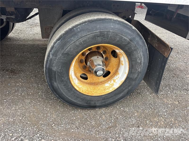 Manac 53 ft x 102 in Tri/A Van Trailer Skappåbygg
