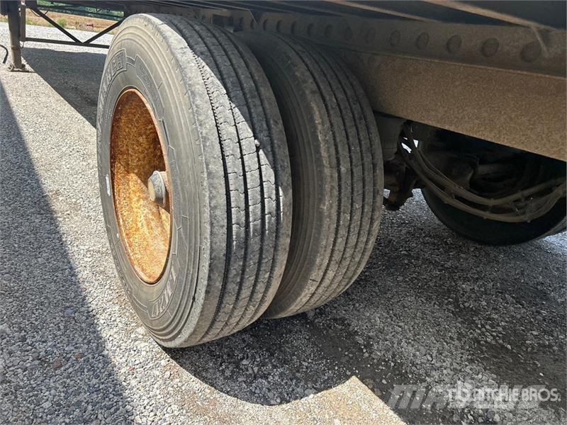 Manac 53 ft x 102 in Tri/A Van Trailer Прицепы-фургоны