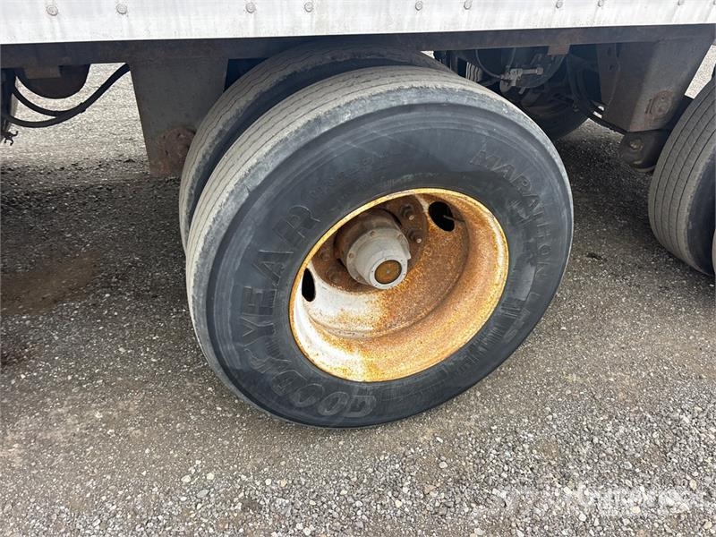 Manac 53 ft x 102 in Tri/A Van Trailer Skappåbygg