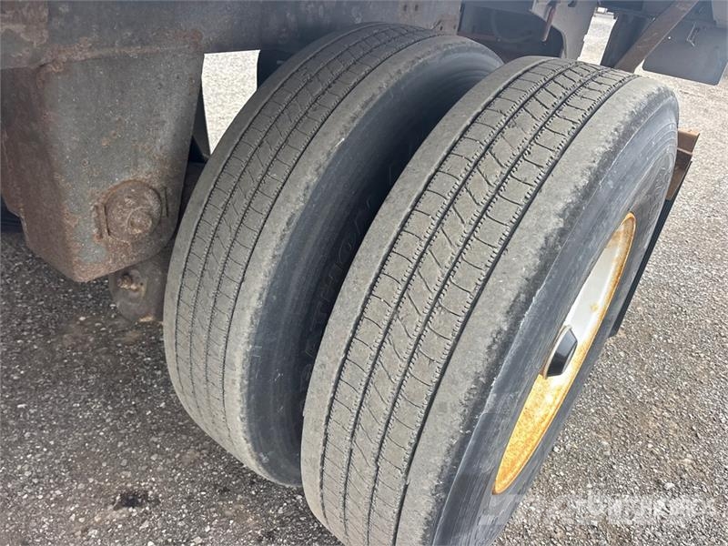 Manac 53 ft x 102 in Tri/A Van Trailer Skappåbygg