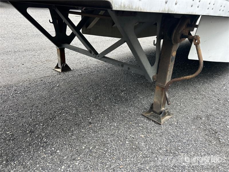 Manac 53 ft x 102 in T/A Van Trailer Skåpsläp
