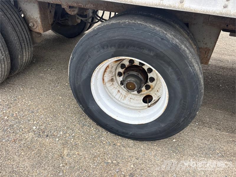 Manac 53 ft x 102 in Tri/A Van Trailer Прицепы-фургоны