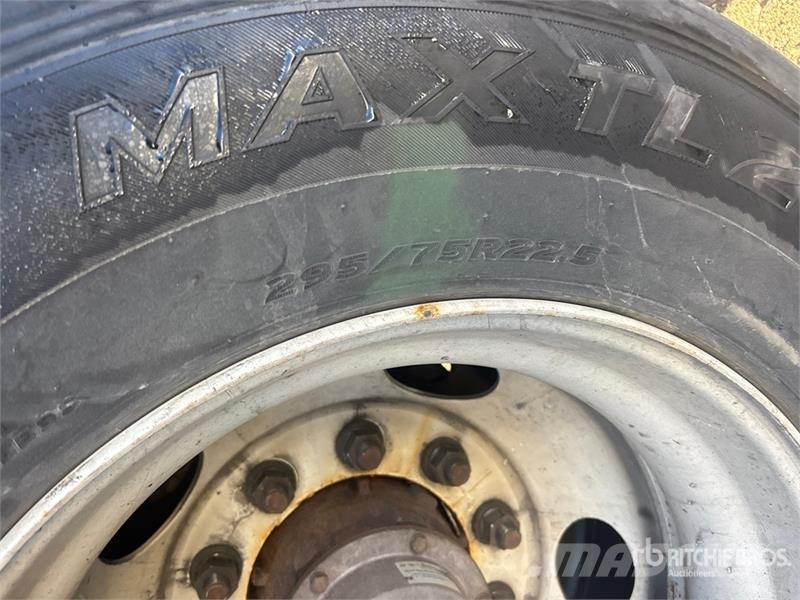 Manac 53 ft x 102 in T/A Van Trailer Прицепы-фургоны
