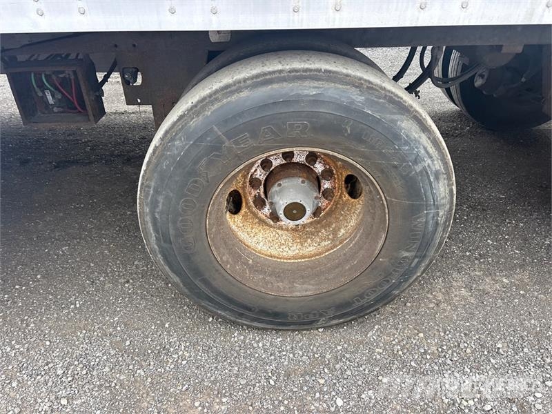 Manac 53 ft x 102 in Tri/A Van Trailer Skappåbygg