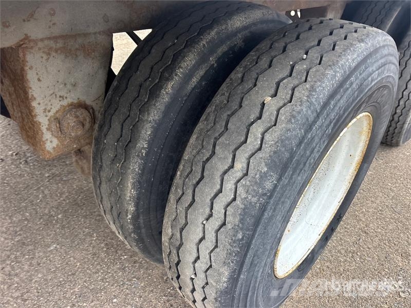 Manac 53 ft x 102 in Tri/A Van Trailer Прицепы-фургоны