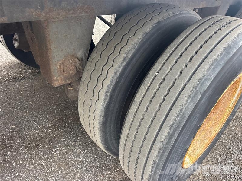 Manac 53 ft x 102 in Tri/A Van Trailer Skappåbygg