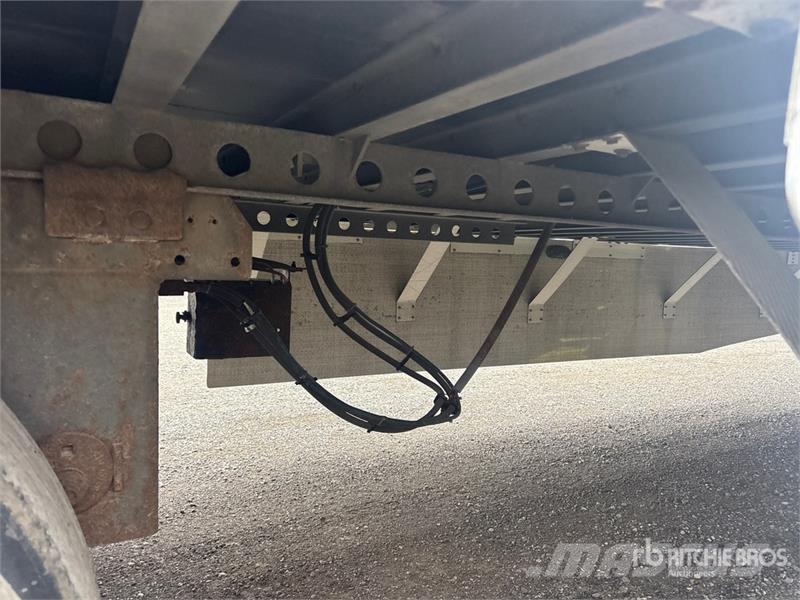 Manac 53 ft x 102 in Tri/A Van Trailer Skappåbygg