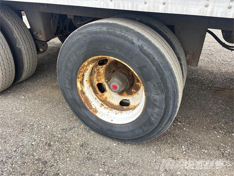 Manac 53 ft x 102 in Tri/A Van Trailer Skappåbygg