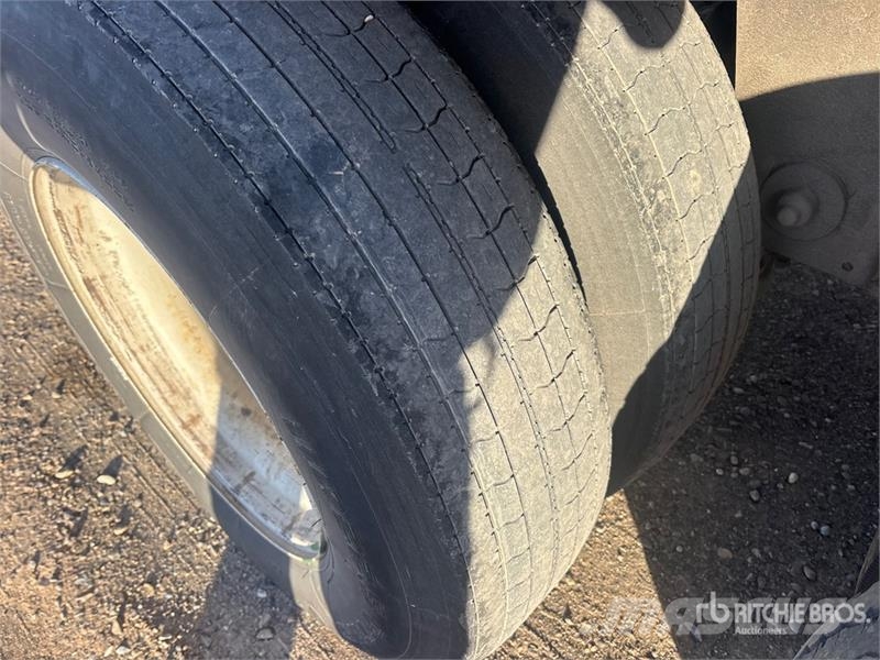 Manac 53 ft x 102 in T/A Van Trailer Прицепы-фургоны