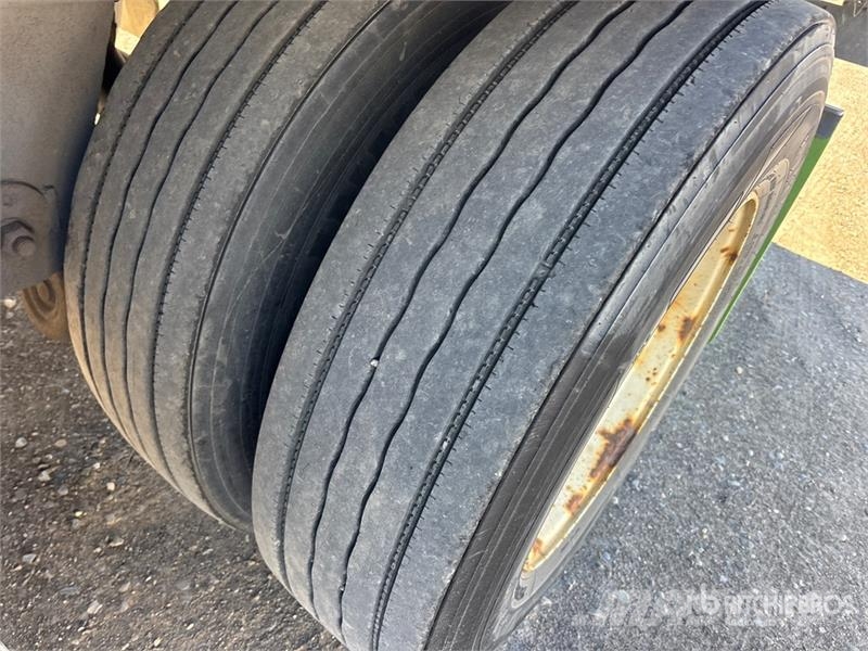 Manac 53 ft x 102 in T/A Van Trailer Прицепы-фургоны