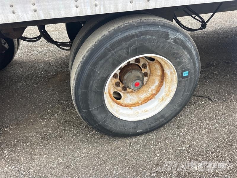 Manac 53 ft x 102 in Tri/A Van Trailer Skappåbygg
