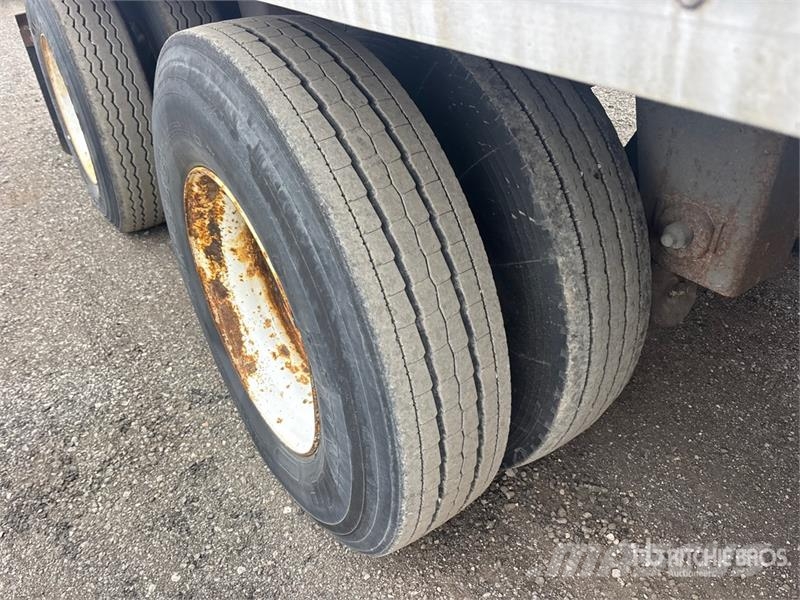 Manac 53 ft x 102 in Tri/A Van Trailer Skappåbygg
