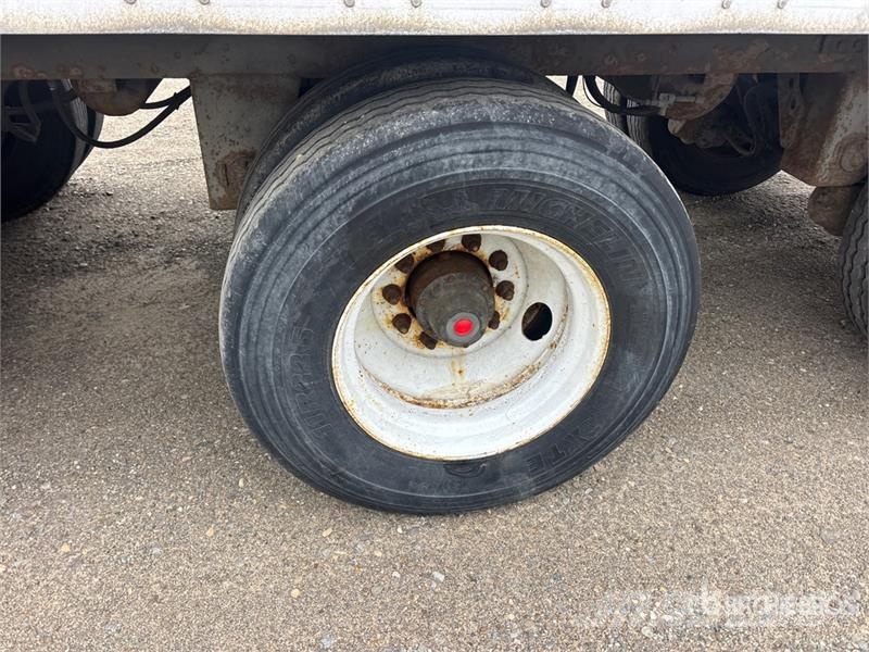 Manac 53 ft x 102 in Tri/A Van Trailer Прицепы-фургоны