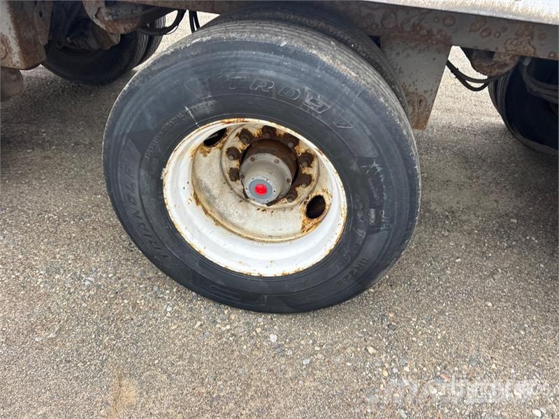 Manac 53 ft x 102 in Tri/A Van Trailer Прицепы-фургоны