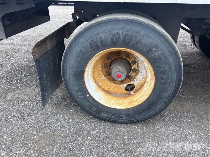 Manac 53 ft x 102 in Tri/A Van Trailer Skappåbygg