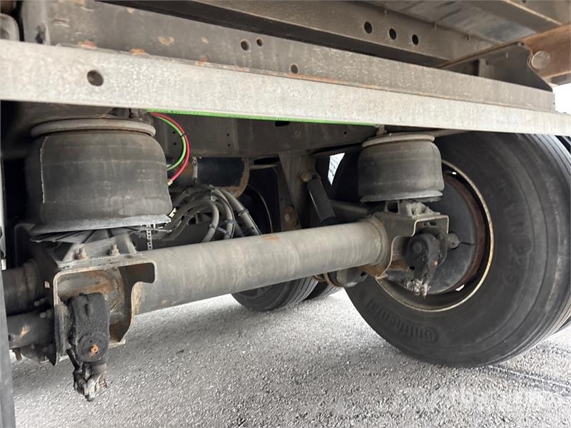 Manac 92253A811 53 ft x 102 in T/A Van Trailer Причепи-фургони