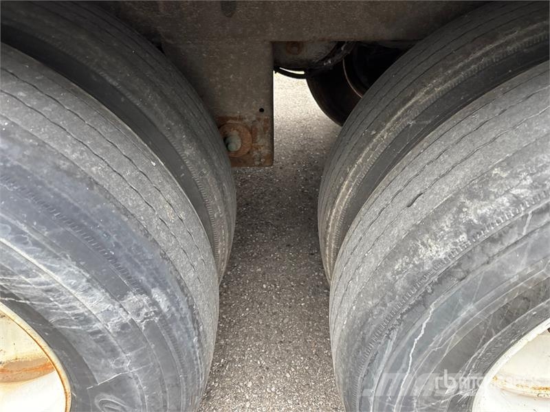 Manac 92253A811 53 ft x 102 in T/A Van Trailer Причепи-фургони