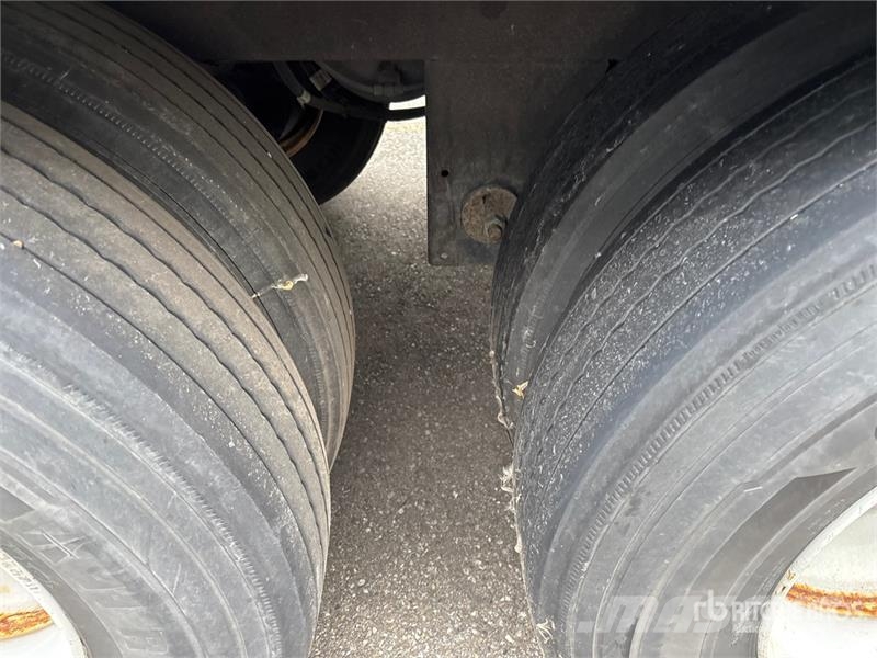 Manac 92253A811 53 ft x 102 in T/A Van Trailer Причепи-фургони