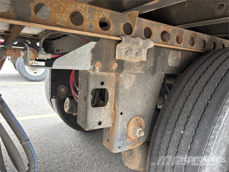 Manac 92253A811 53 ft x 102 in T/A Van Trailer Причепи-фургони