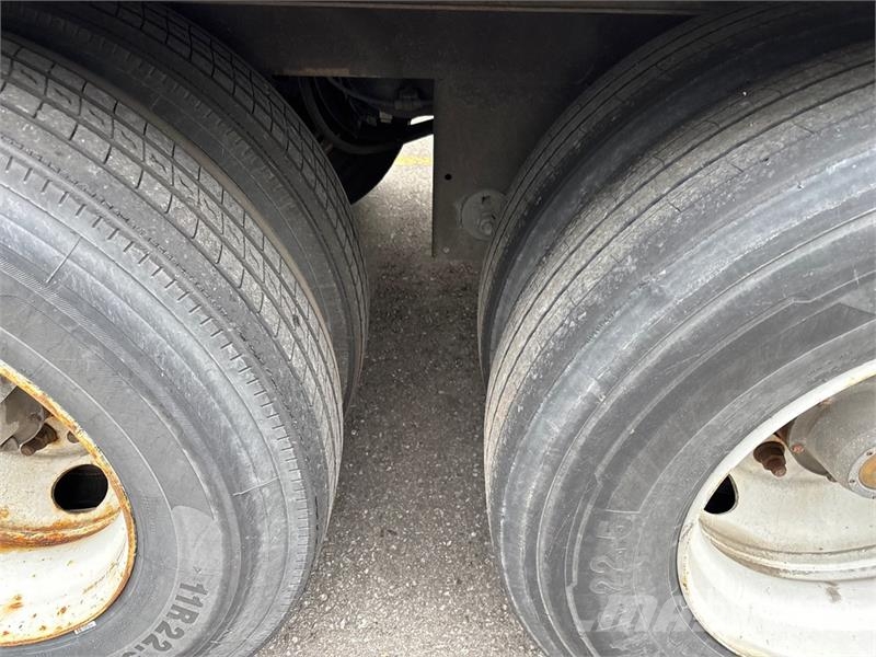 Manac 92253A811 53 ft x 102 in T/A Van Trailer Причепи-фургони