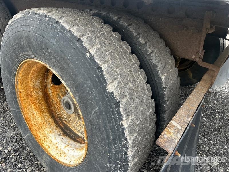 Manac 94353105 53 ft x 102 in Tri/A Heated Van Trailer Прицепы-фургоны
