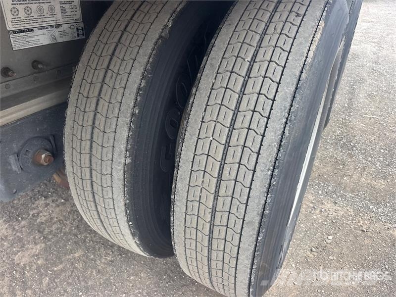 Manac Darkwing 53 ft T/A Curtain Side Trailer Tovarne prikolice sa ciradom