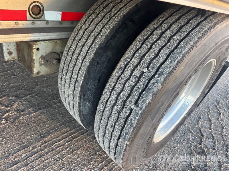 Manac Darkwing 53 ft T/A Spread Axle Curtain Side Traile 侧帘拖车