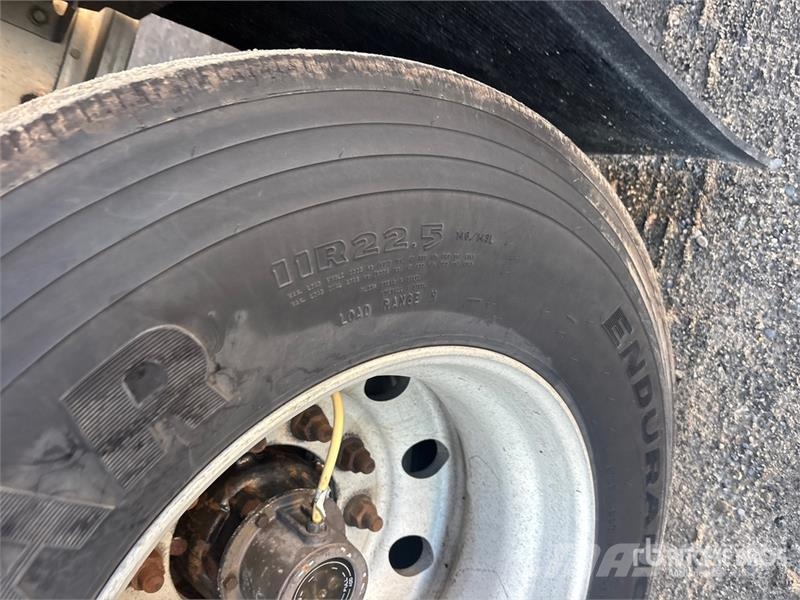 Manac Darkwing 53 ft T/A Spread Axle Curtain Side Traile 侧帘拖车