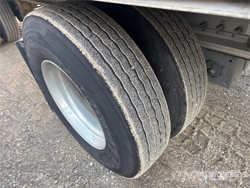 Manac Darkwing 53 ft T/A Spread Axle Curtain Side Traile 侧帘拖车