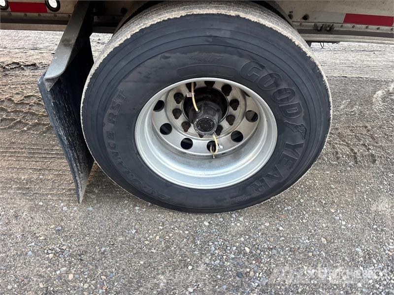 Manac Darkwing 53 ft T/A Spread Axle Curtain Side Traile 侧帘拖车