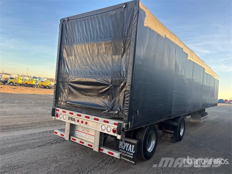 Manac Darkwing 53 ft T/A Spread Axle Curtain Side Traile 侧帘拖车