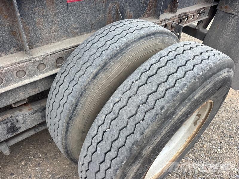 Manac Tri/A Extendable Container Trailer Remolques portacontenedores