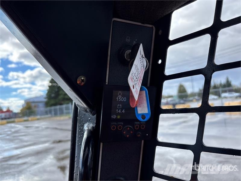 Manitou 1050R Skid Steer Loader Krautuvai su šoniniu pasukimu