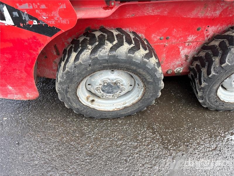Manitou 1050R Skid Steer Loader Krautuvai su šoniniu pasukimu