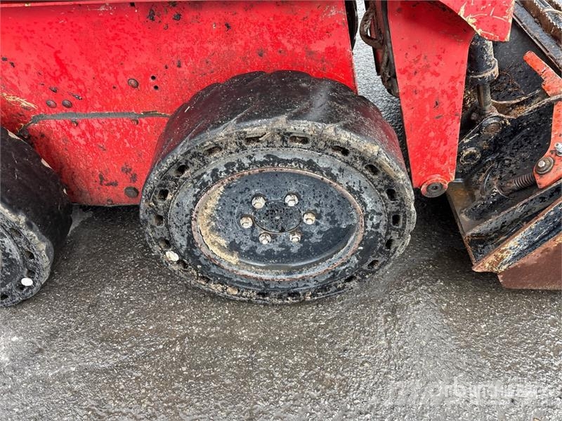 Manitou 1050R Skid Steer Loader لوادر انزلاقية التوجيه