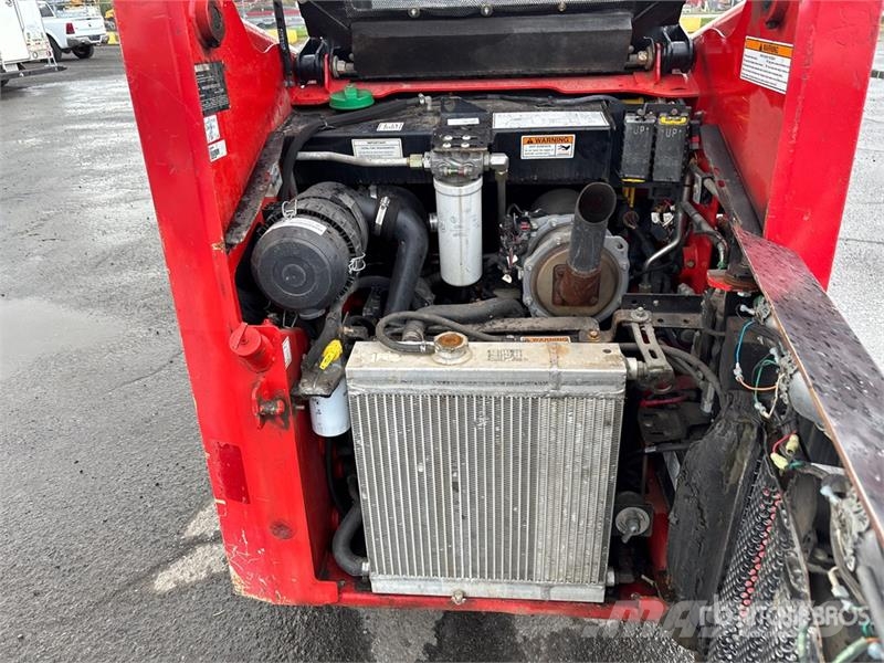 Manitou 1050R Skid Steer Loader لوادر انزلاقية التوجيه