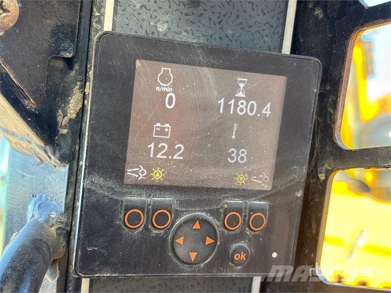 Manitou 1050R Skid Steer Loader لوادر انزلاقية التوجيه