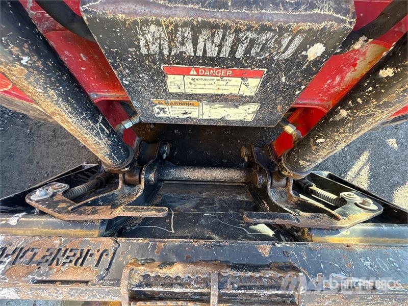 Manitou 1050R-T4 Compact Track Loader لوادر انزلاقية التوجيه