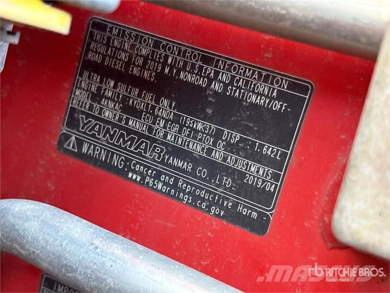 Manitou 1050R-T4 Compact Track Loader لوادر انزلاقية التوجيه