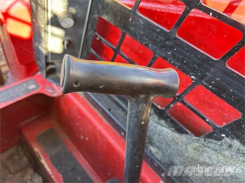 Manitou 1050R-T4 Compact Track Loader لوادر انزلاقية التوجيه