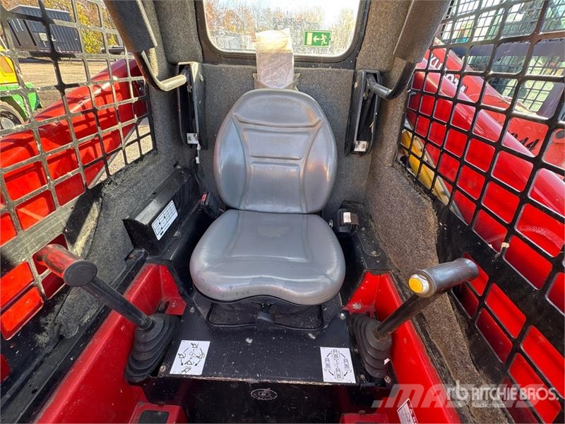 Manitou 1050R-T4 Compact Track Loader لوادر انزلاقية التوجيه