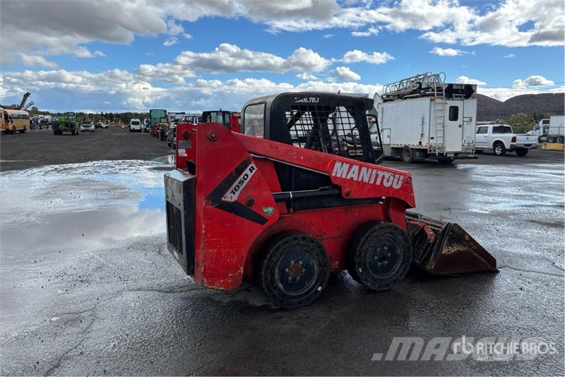 Manitou 1050R-T4 Mini Compact Track Loader Kompaktrakodók