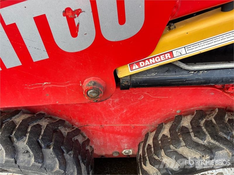 Manitou 1050R-T4 Mini Compact Track Loader Lietoti riteņu kompaktiekrāvēji