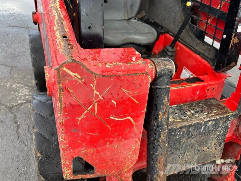 Manitou 1050R-T4 Mini Compact Track Loader Kompaktrakodók