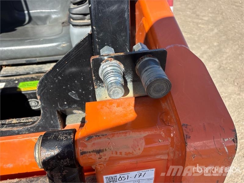 Manitou 1050RT Compact Track Loader لوادر انزلاقية التوجيه