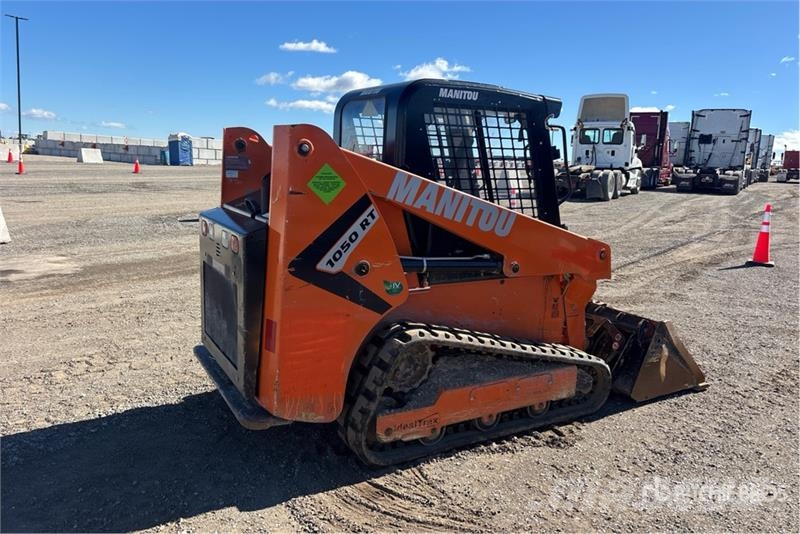 Manitou 1050RT Compact Track Loader لوادر انزلاقية التوجيه