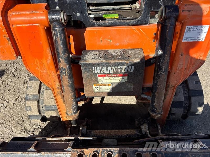 Manitou 1050RT Compact Track Loader لوادر انزلاقية التوجيه