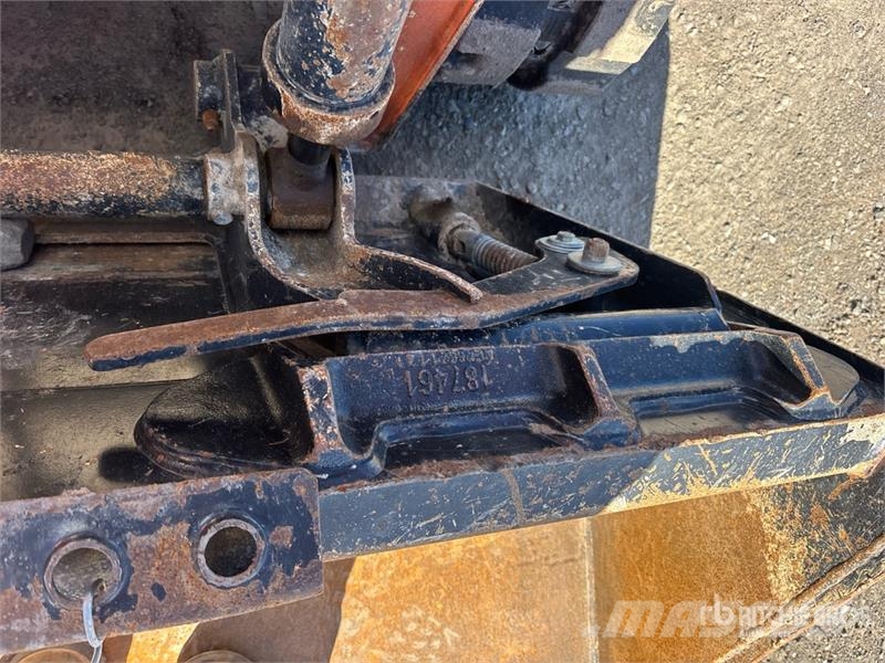 Manitou 1050RT Compact Track Loader لوادر انزلاقية التوجيه