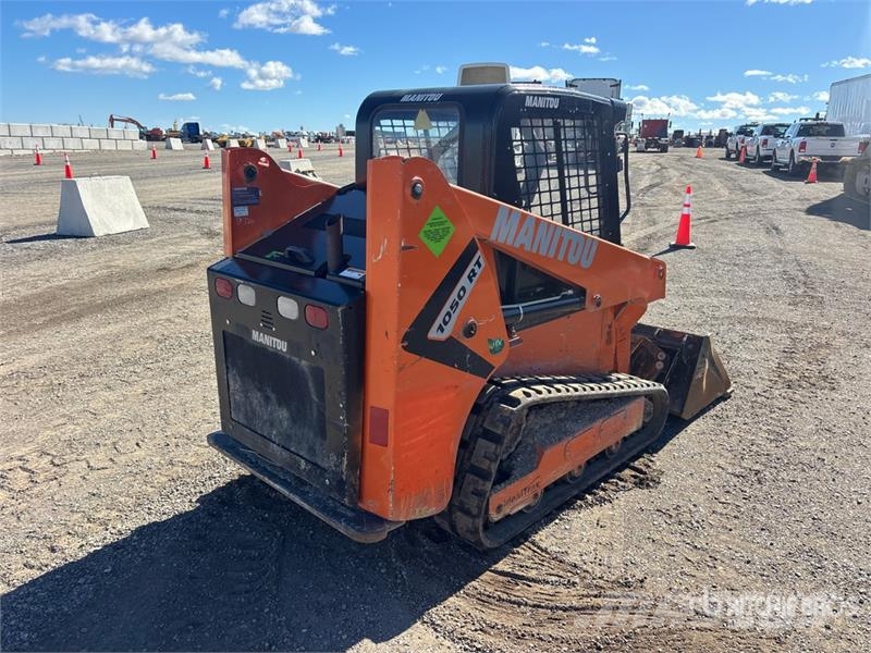 Manitou 1050RT Compact Track Loader لوادر انزلاقية التوجيه