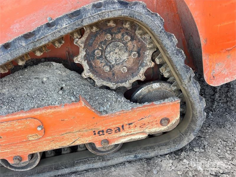 Manitou 1050RT Compact Track Loader لوادر انزلاقية التوجيه